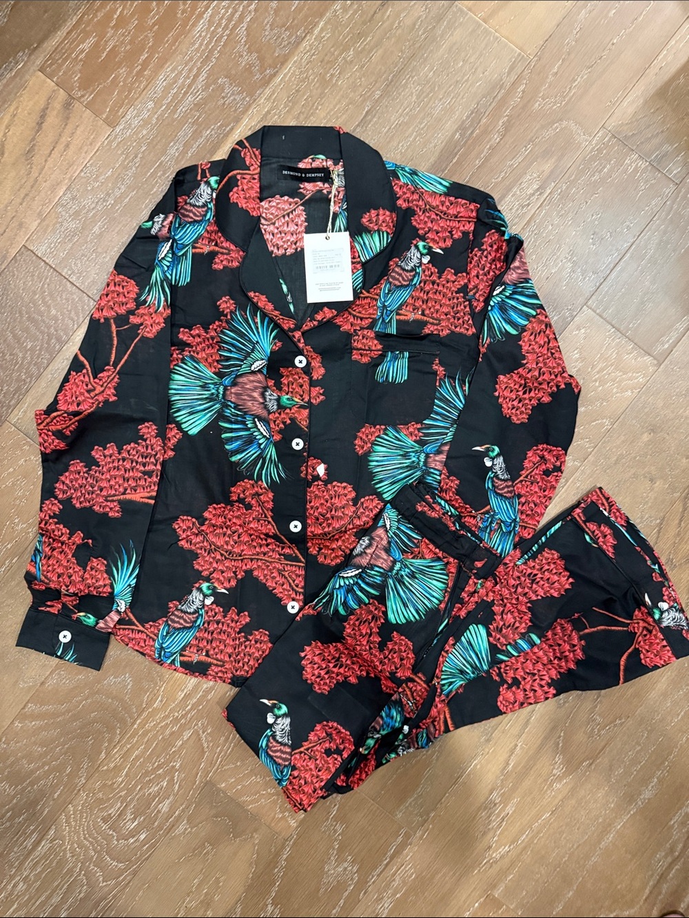 Desmond & Dempsey Women's Floral Pajama Set in Black & Red